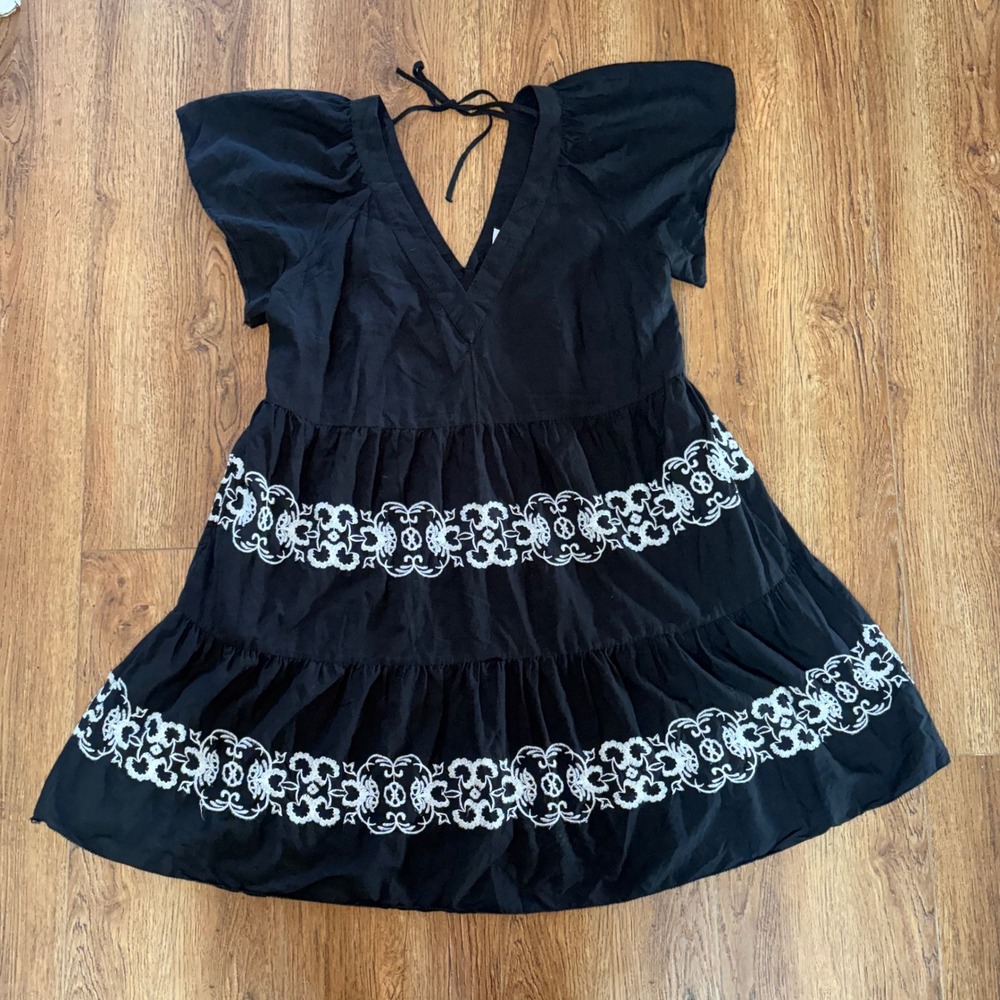 Old Navy Black Embroidered Tiered Mini Dress Flutter Sleeve V-Neck Womens L boho